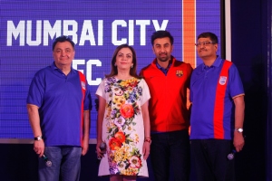_L-R__Rishi_Kapoor__Neeta_Ambani__Ranbir_Kapoor___Bimal_Parekh_at_the_Launch_of_ISL_s_Mumbai-City_Football_Club